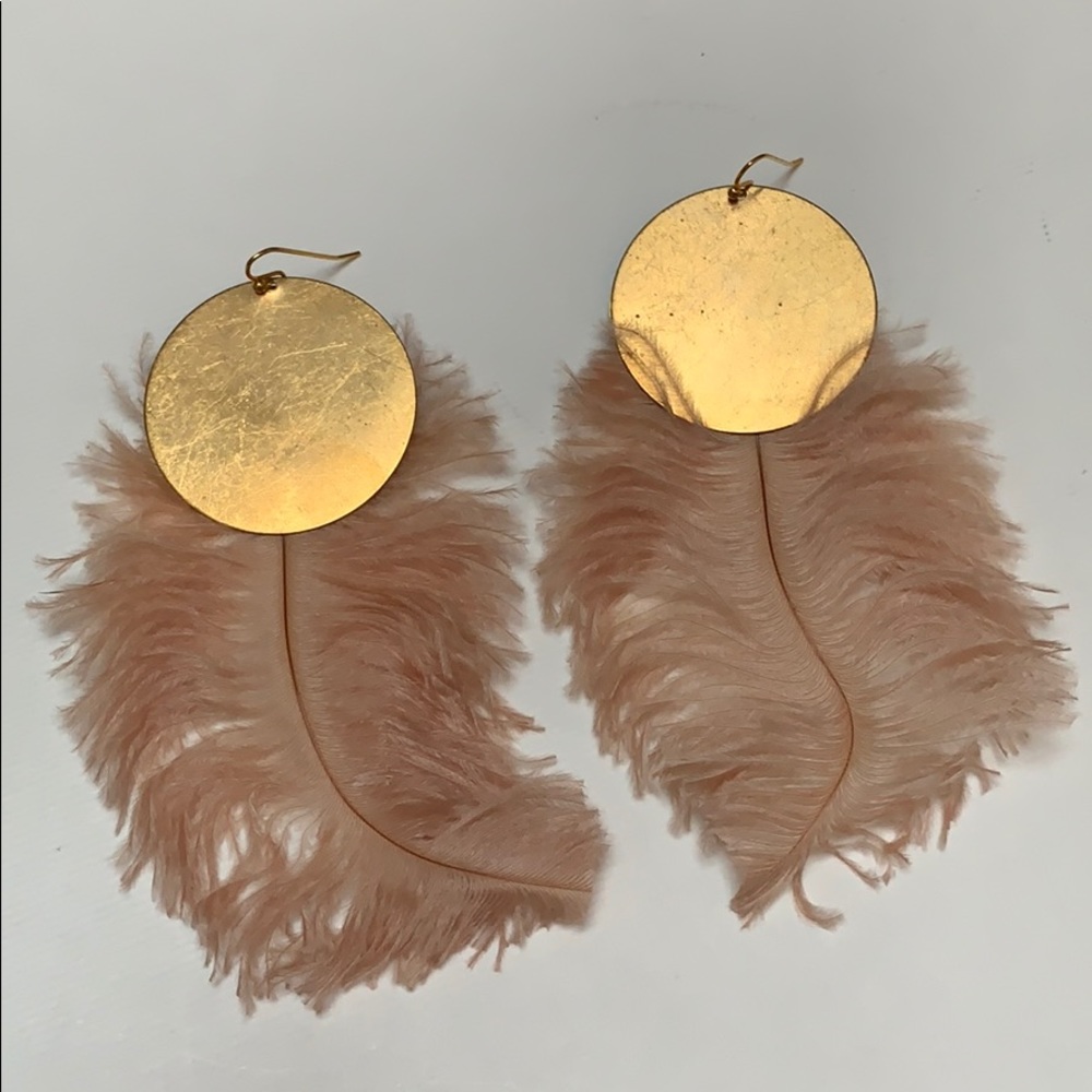 Free people gold circle pink feather earrings new
